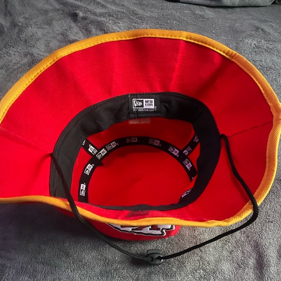 Kansas City Chiefs New Era NFL Bucket Hat - Picture 3 of 5